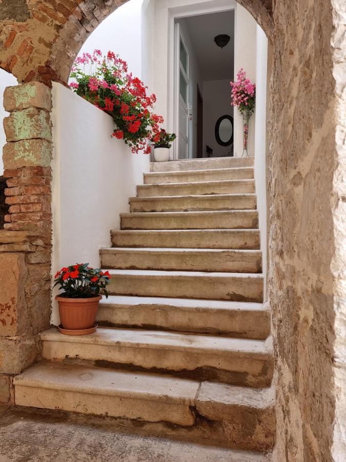 Apartamento Kamena Kuca Pandorovica Kali Exterior foto